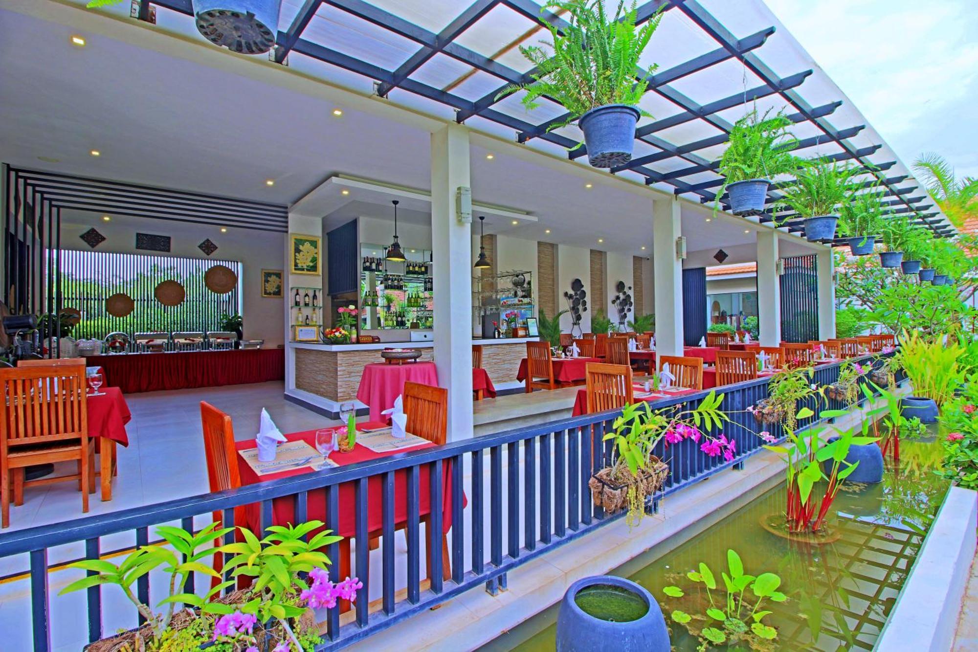 New Riverside Hotel Sziemreap Kültér fotó