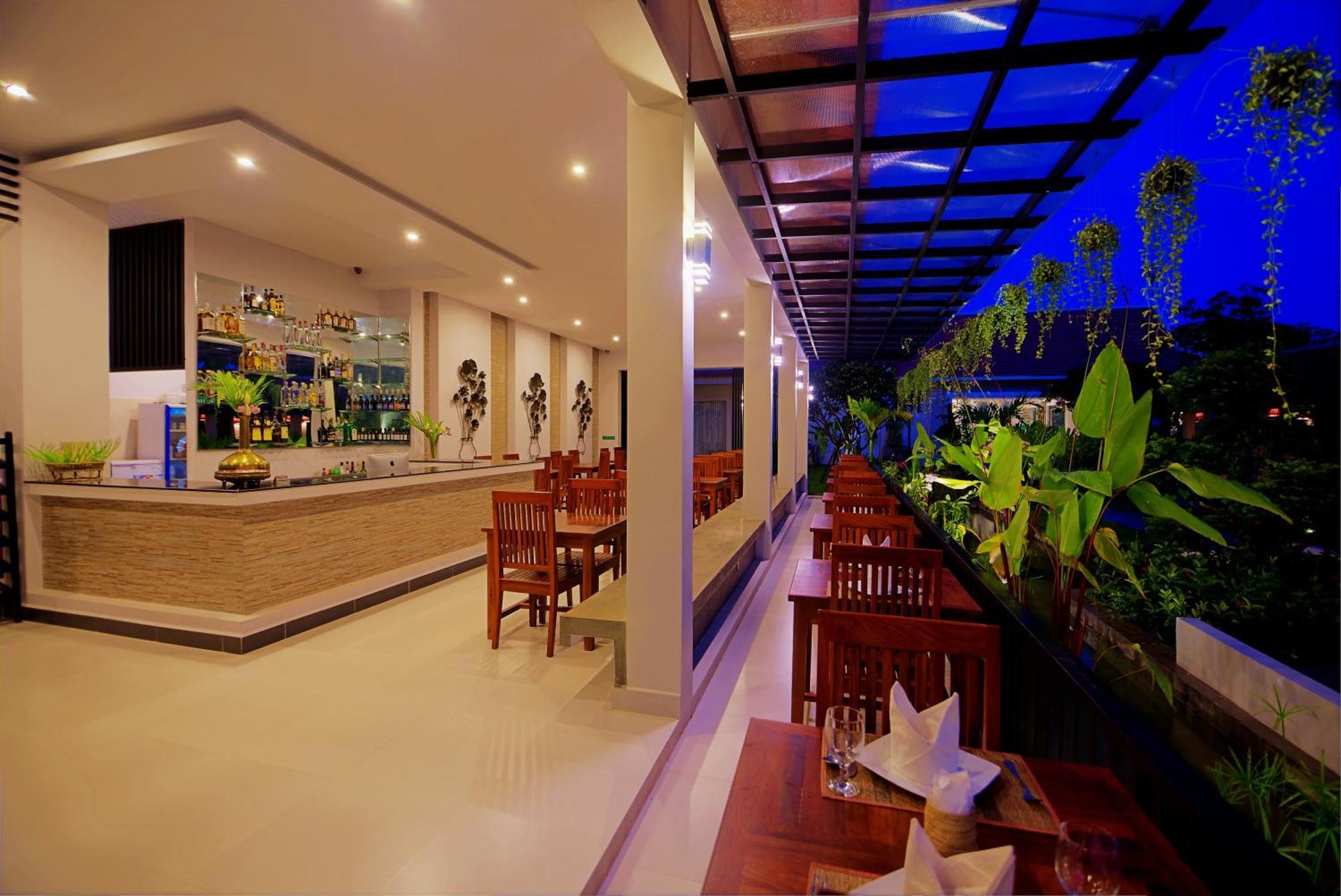 New Riverside Hotel Sziemreap Kültér fotó